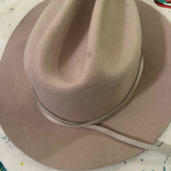 ELLISTON RANCHER HAT – IVORY Size 61. Some color darker spots on top of hat - Picture 2 of 5